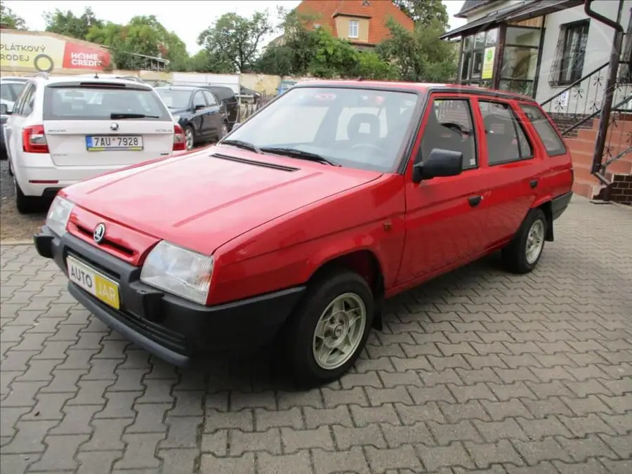 Škoda Forman 1,3 LPG  TAŽNÉ ZAŘÍZENÍ — Zepředu zblízka