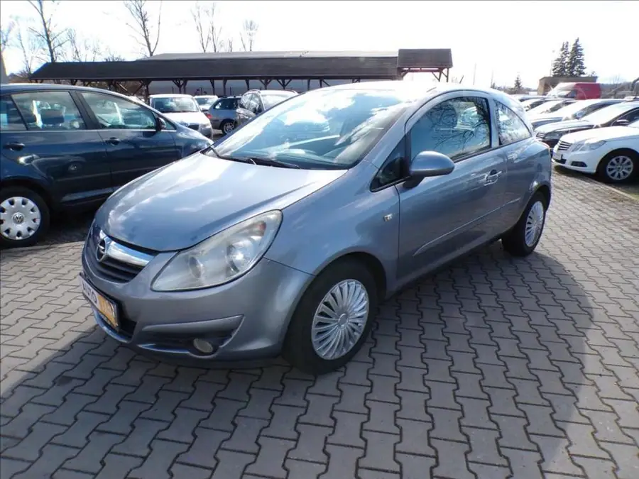 Opel Corsa 1,2 16V — Zepředu zblízka