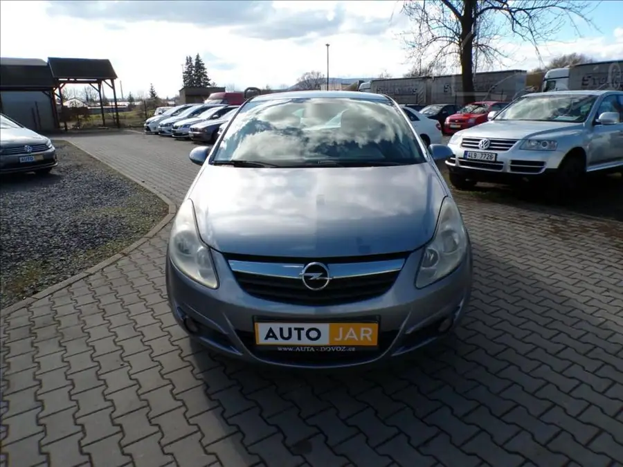 Opel Corsa 1,2 16V — Čelní pohled