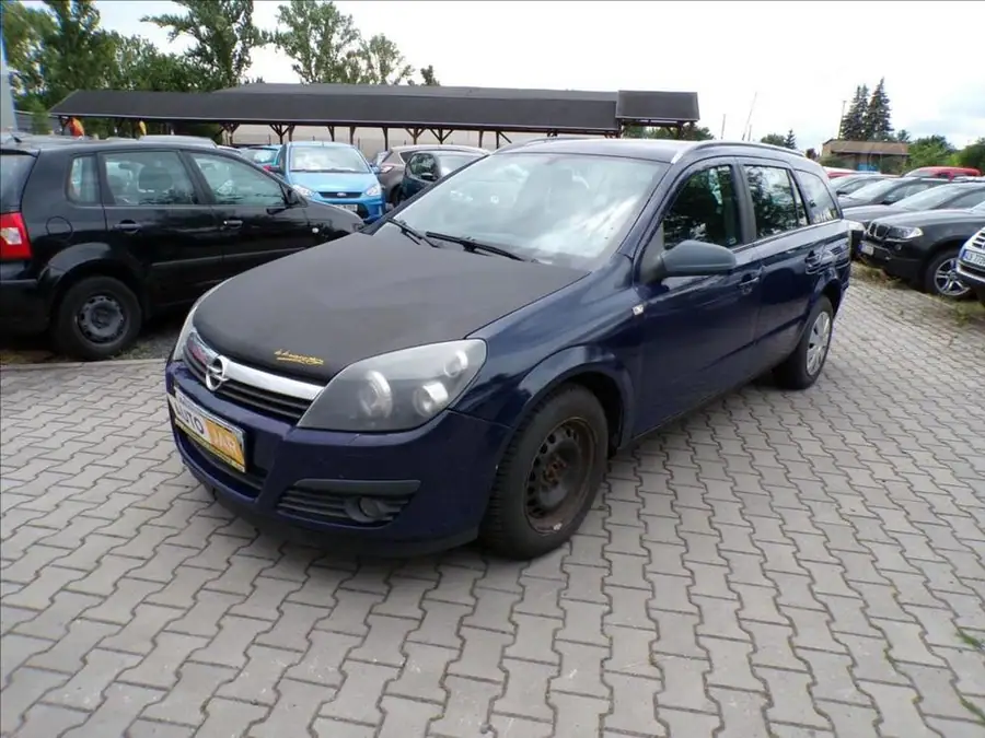 Opel Astra 1,7 CDTi  N1 — Zepředu zblízka