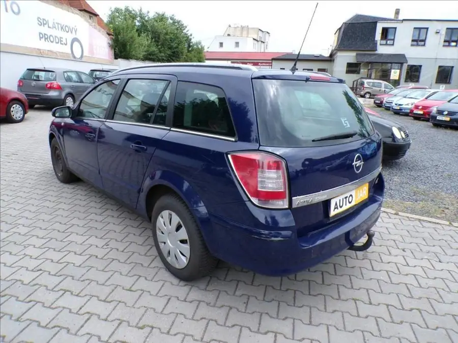 Opel Astra 1,7 CDTi  N1 — Zezadu zprava