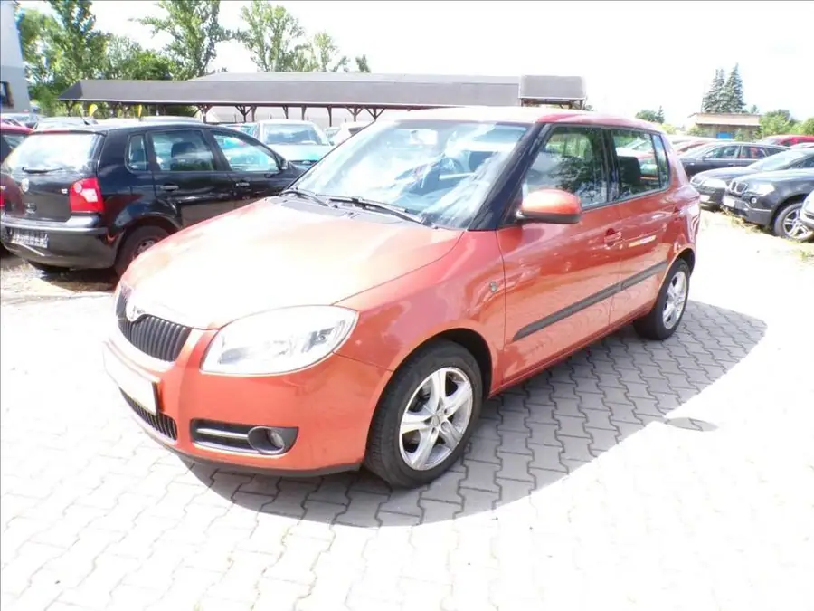 Škoda Fabia 1,2 12V 51KW  DIGI.KLIMA — Zepředu zblízka