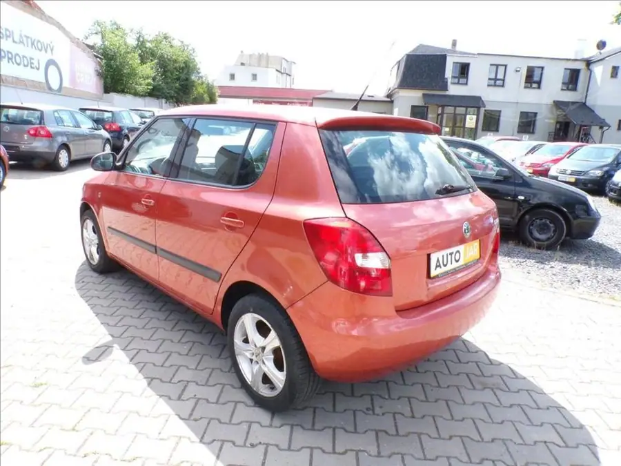 Škoda Fabia 1,2 12V 51KW  DIGI.KLIMA — Zezadu zprava