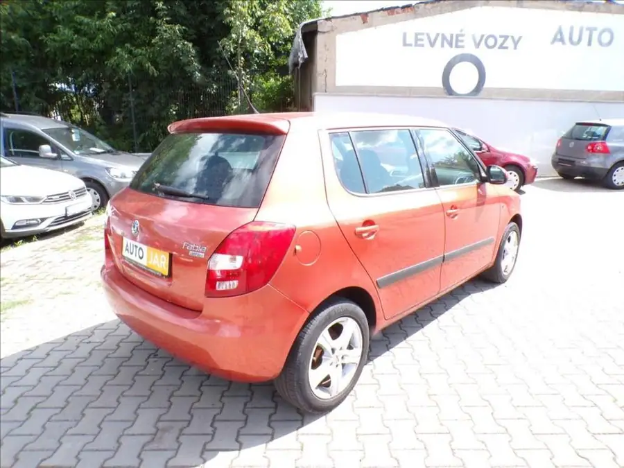 Škoda Fabia 1,2 12V 51KW  DIGI.KLIMA — Zezadu zleva