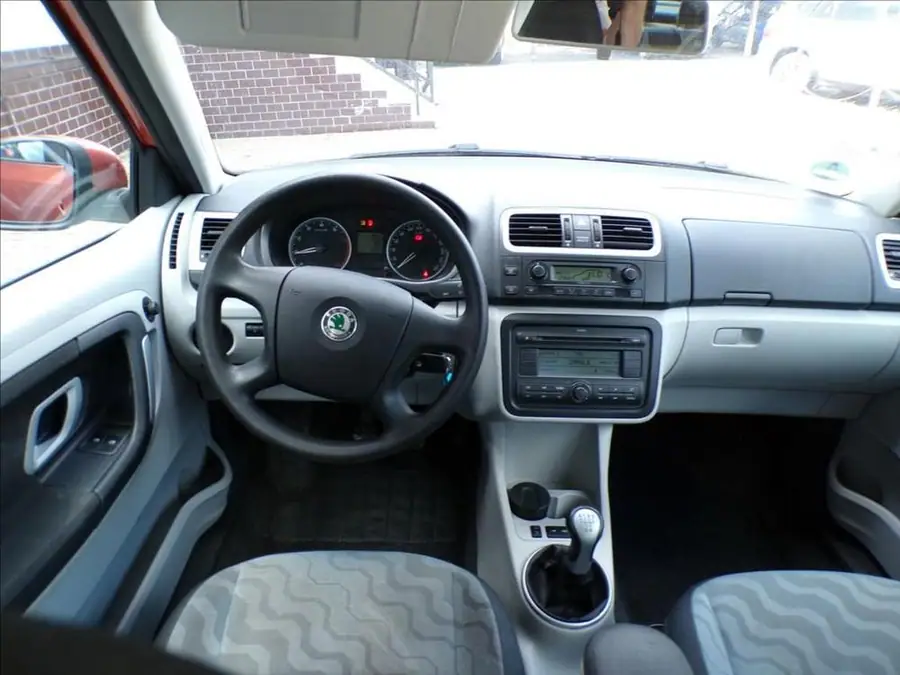 Škoda Fabia 1,2 12V 51KW  DIGI.KLIMA — Interiér — palubní deska