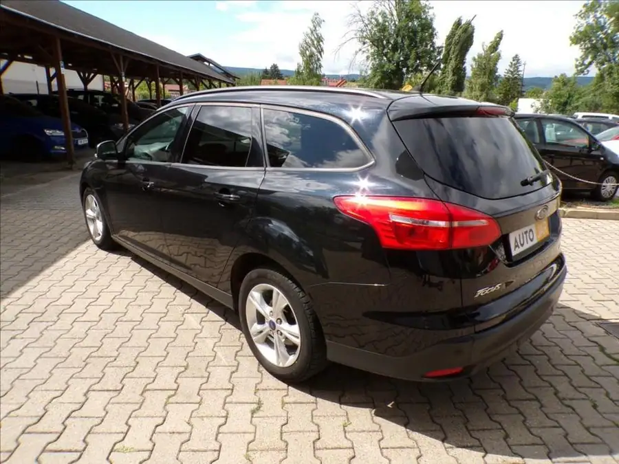 Ford Focus 1,0 EcoBoost 92kW  NOVÉ ROZVODY — Zezadu zprava