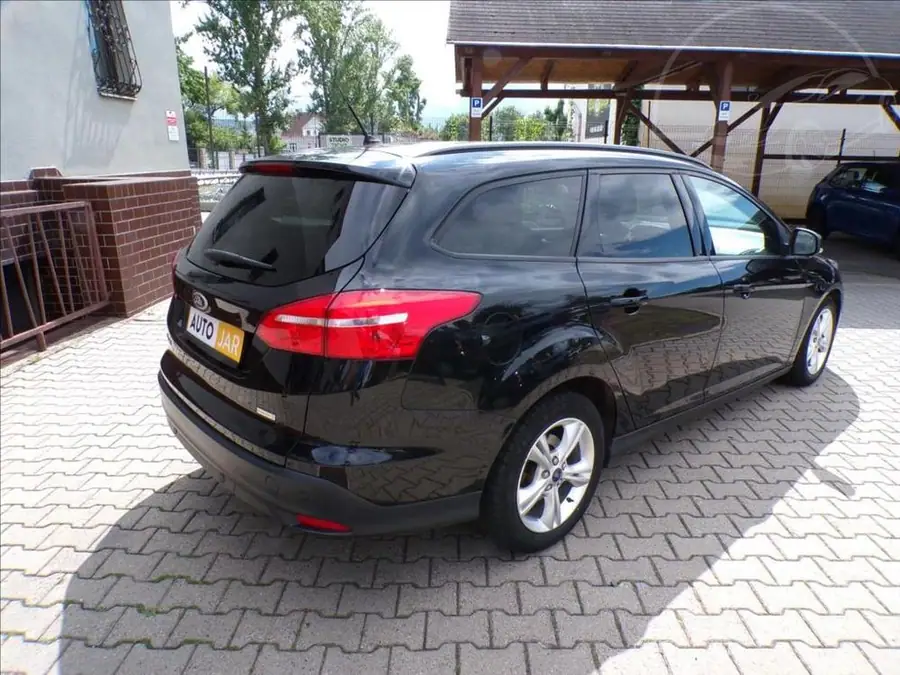 Ford Focus 1,0 EcoBoost 92kW  NOVÉ ROZVODY — Zezadu zleva