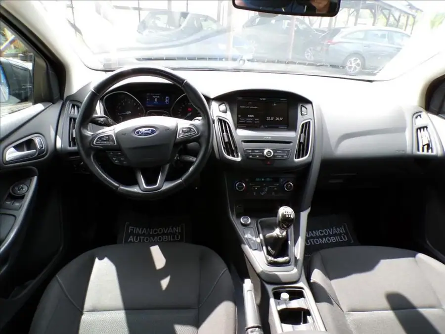 Ford Focus 1,0 EcoBoost 92kW  NOVÉ ROZVODY — Interiér — palubní deska