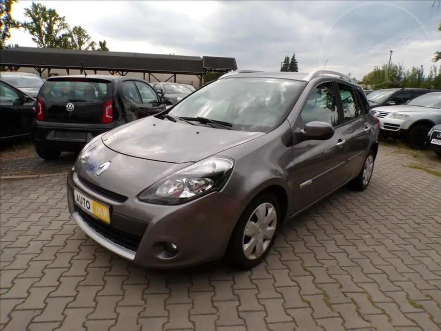 Renault Clio 1,2 TCe  KLIMA — Zepředu zblízka