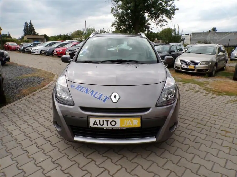 Renault Clio 1,2 TCe  KLIMA — Čelní pohled