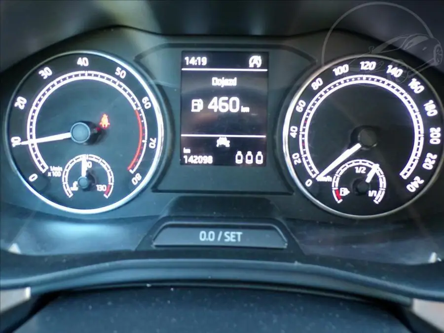Škoda Kamiq 1,0 TSI  Style, 1.MAJITEL ČR — Přístrojový štít se stavem tachometru