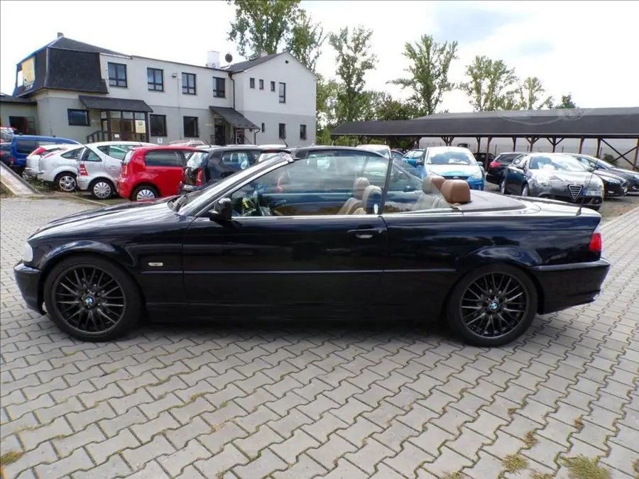 BMW 2,2 320Ci — Interiér — palubní deska