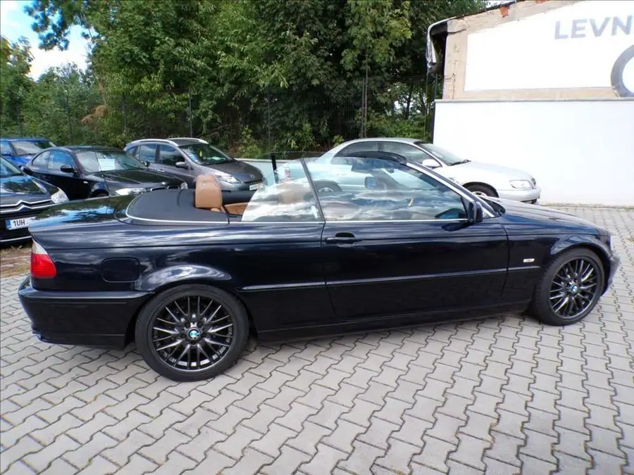 BMW 2,2 320Ci — Přístrojový štít se stavem tachometru