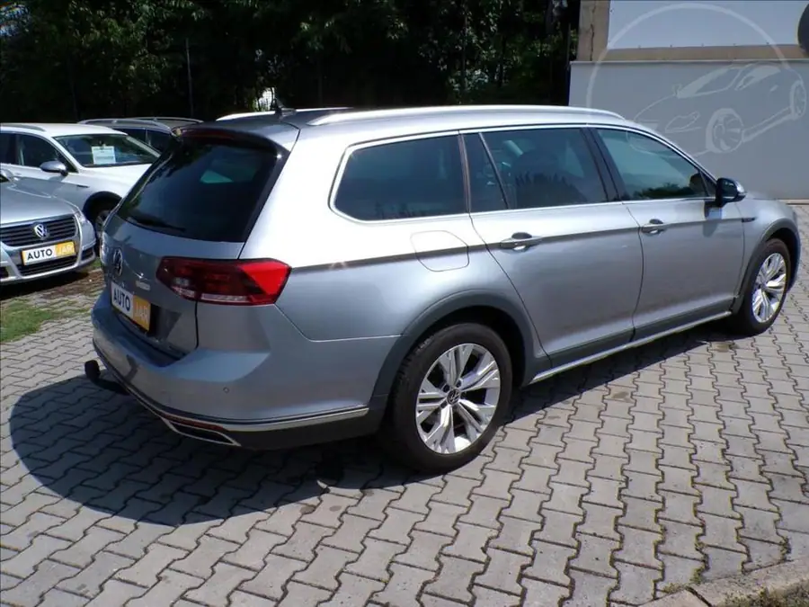 Volkswagen Passat 2,0 TDI 4MOT,DSG,Alltrack — Zezadu zprava