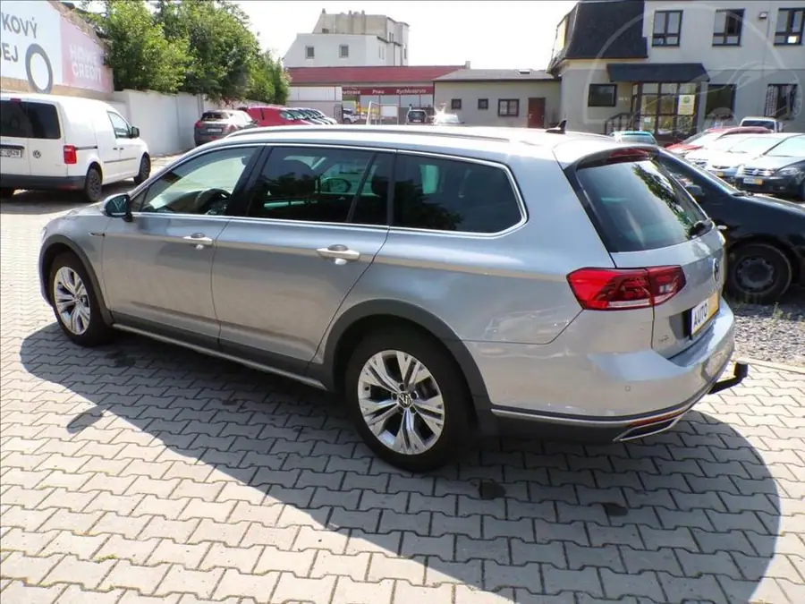 Volkswagen Passat 2,0 TDI 4MOT,DSG,Alltrack — Zadní pohled