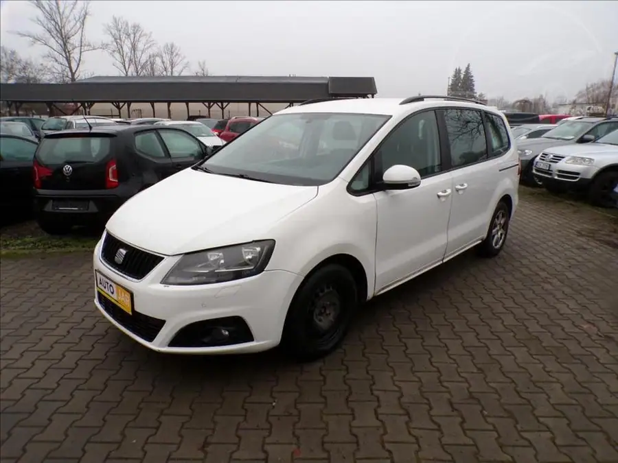 Seat Alhambra 2,0 TDI-125KW  TAŽNÉ ZAŘ.,7 MÍST — Zepředu zblízka