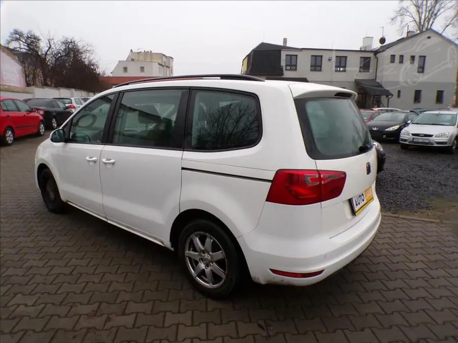 Seat Alhambra 2,0 TDI-125KW  TAŽNÉ ZAŘ.,7 MÍST — Zezadu zprava