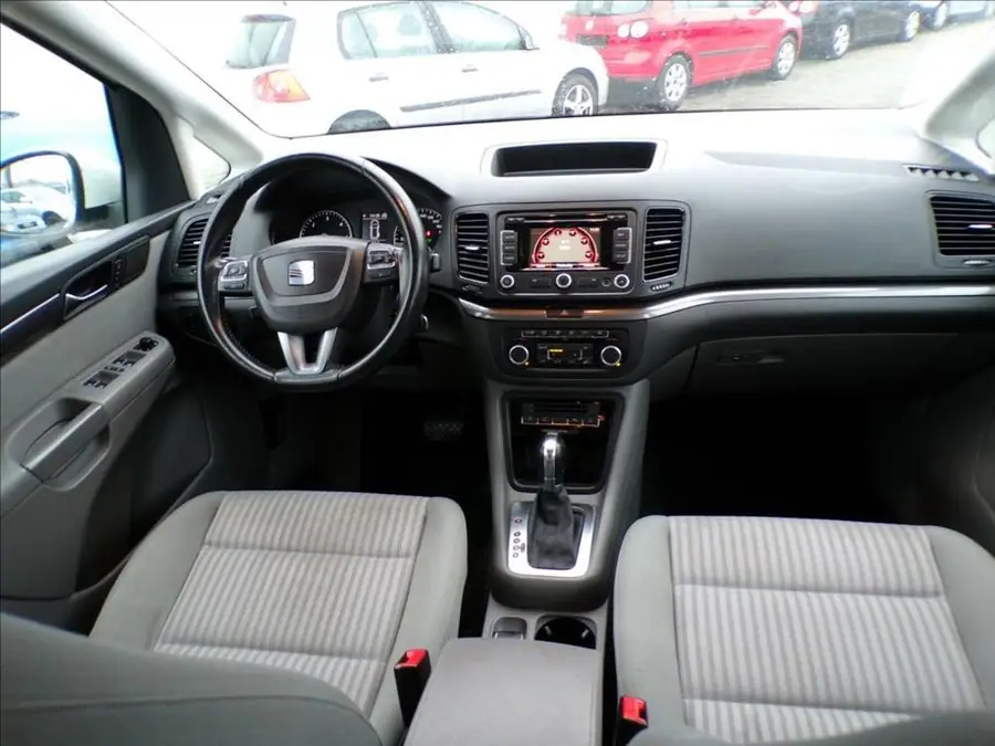 Seat Alhambra 2,0 TDI-125KW  TAŽNÉ ZAŘ.,7 MÍST — Interiér — palubní deska