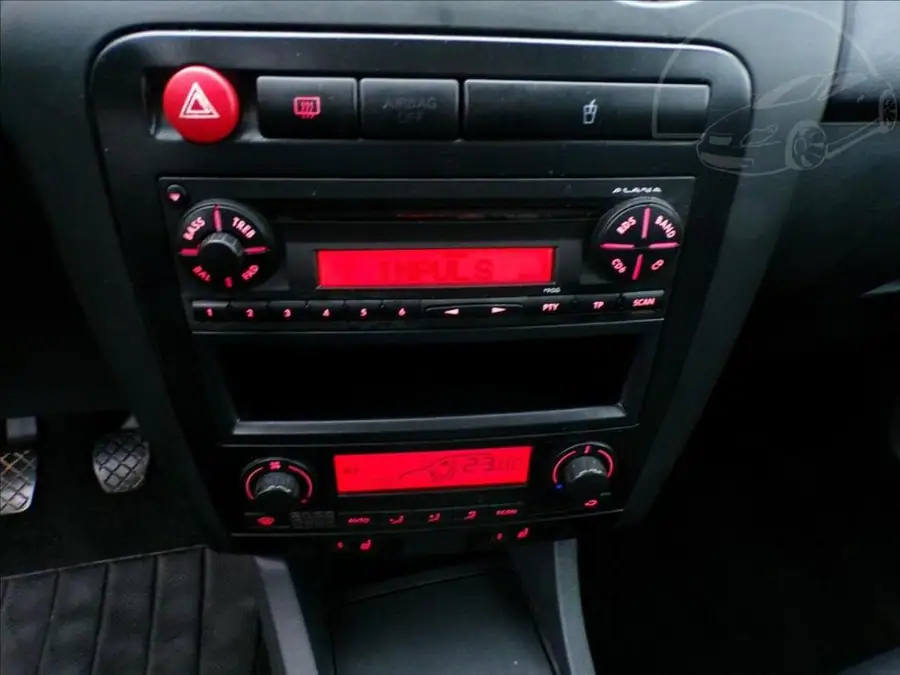 Seat Ibiza 1,4 16V — Přístrojový štít se stavem tachometru