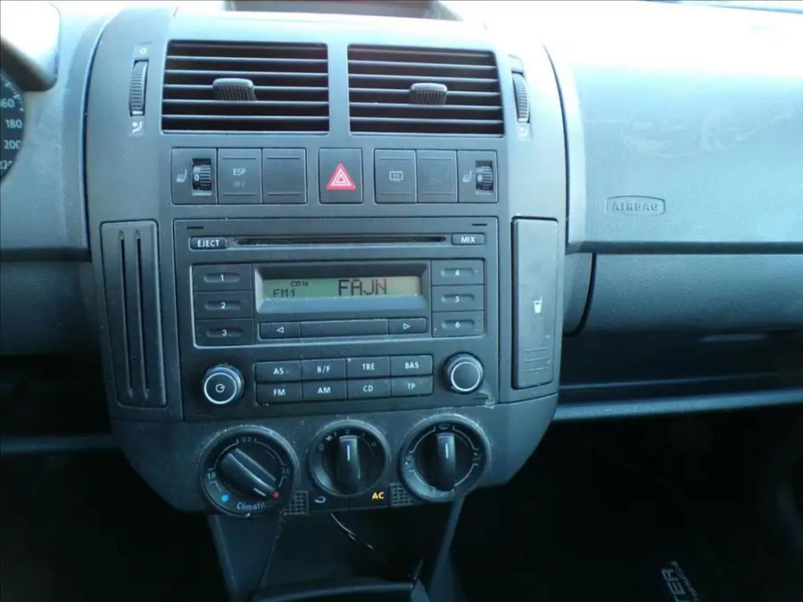 Volkswagen Polo 1,4 TDI — Interiér — palubní deska