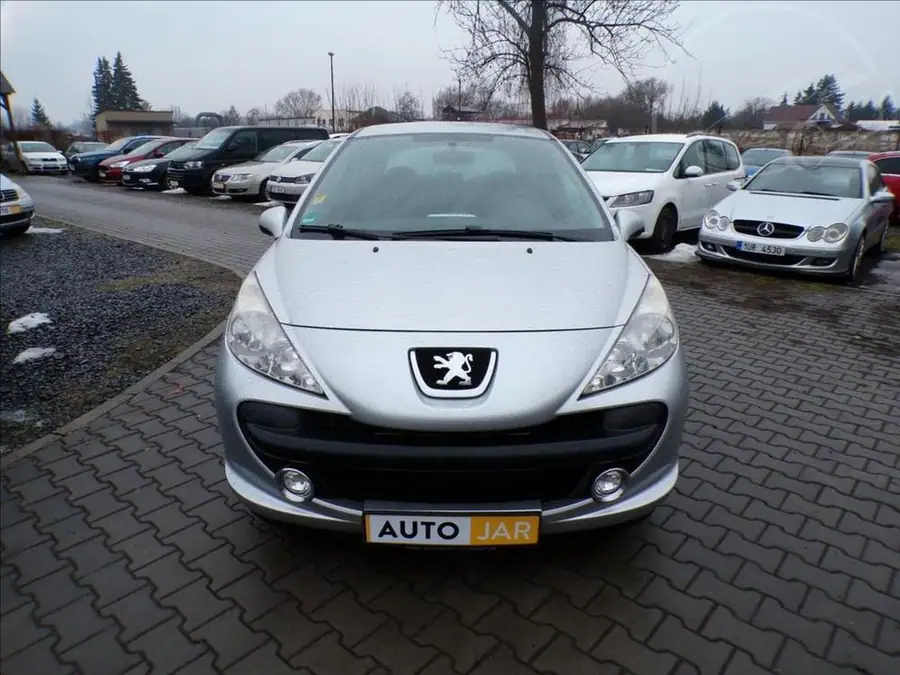 Peugeot 207 1,4 16V  KLIMA — Čelní pohled