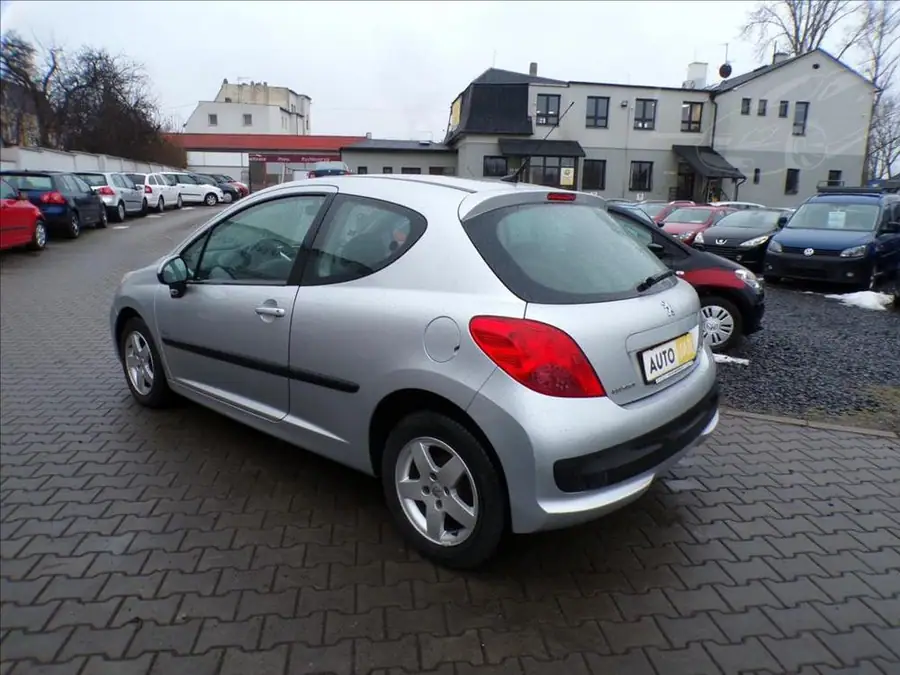 Peugeot 207 1,4 16V  KLIMA — Zezadu zprava