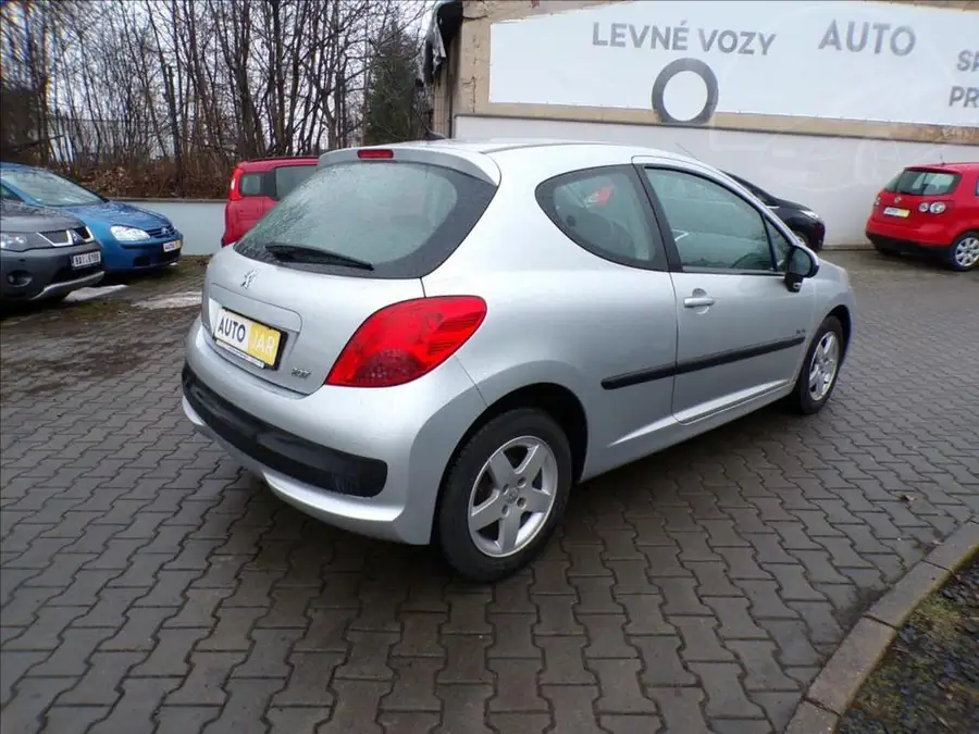 Peugeot 207 1,4 16V  KLIMA — Zezadu zleva