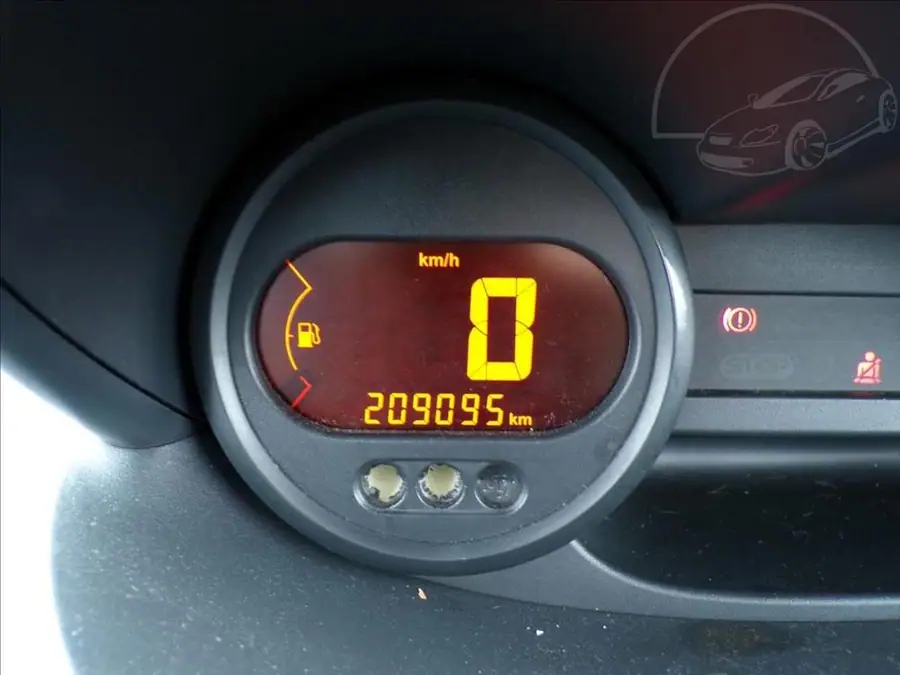 Renault Twingo 1,2 i  KLIMA — Čelní pohled
