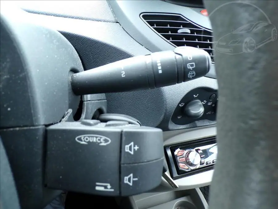 Renault Twingo 1,2 i  KLIMA — Zadní pohled