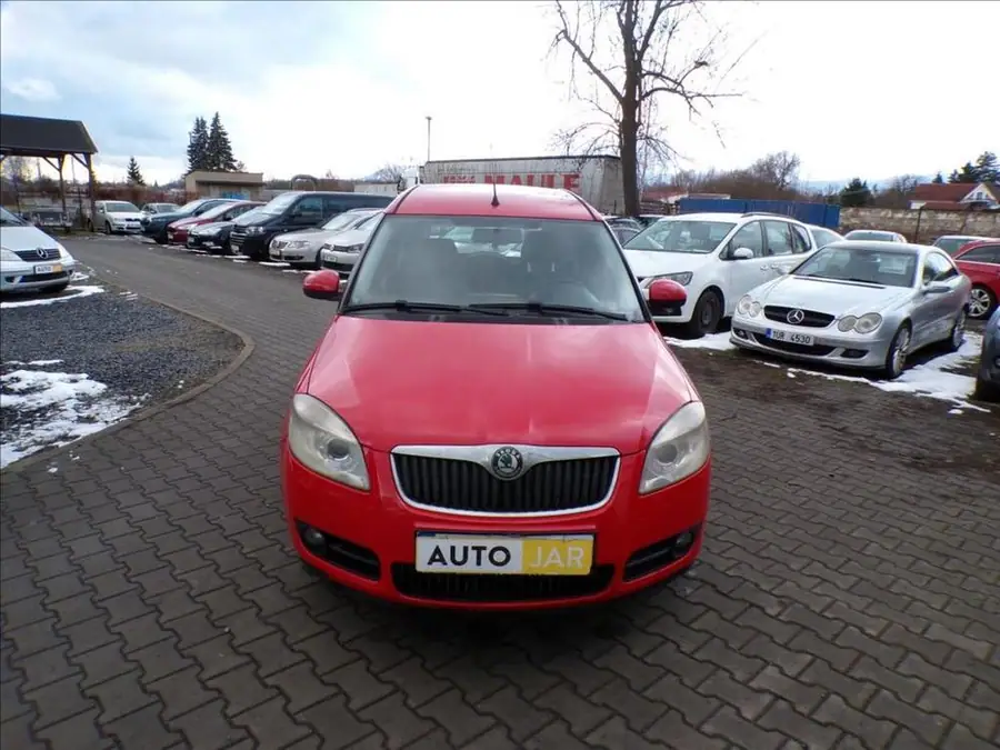 Škoda Roomster 1,4 16V  STYLE — Čelní pohled