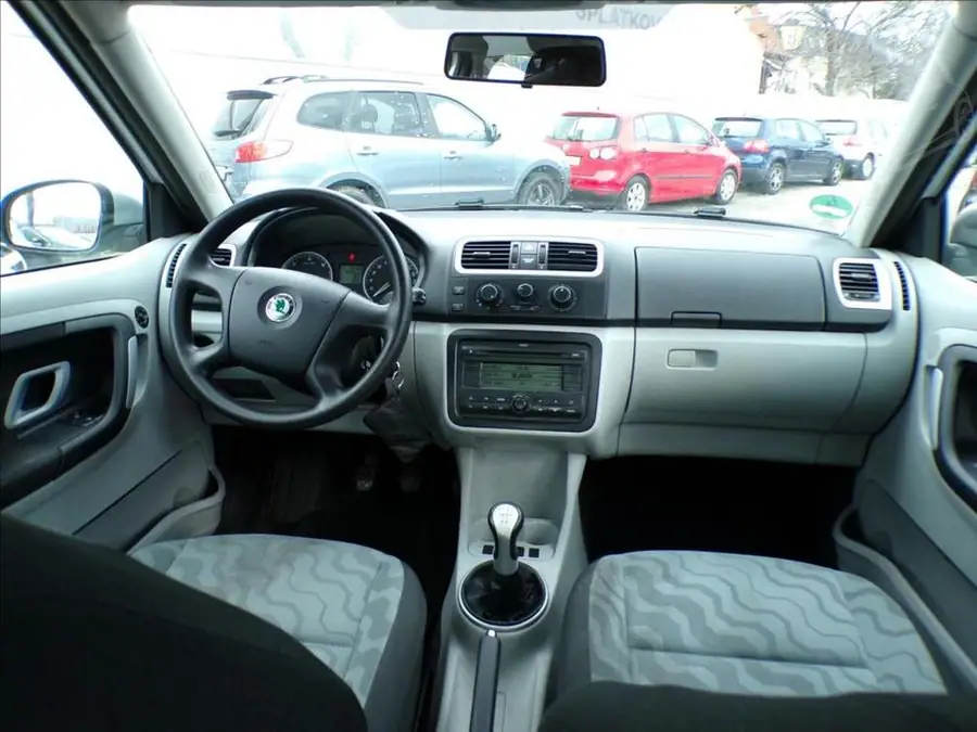 Škoda Fabia 1,4 TDI — Interiér — palubní deska