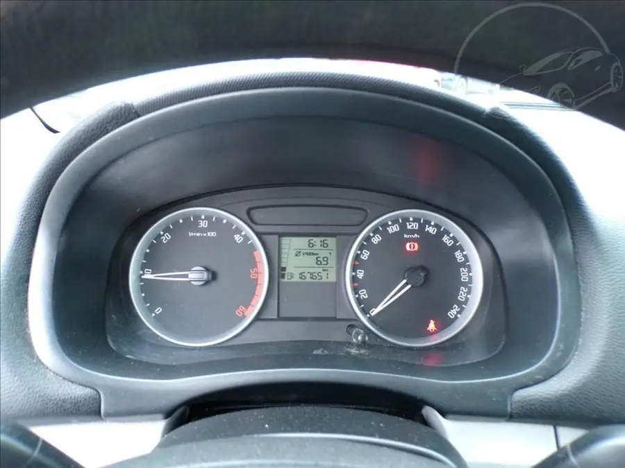 Škoda Fabia 1,4 TDI — Přístrojový štít se stavem tachometru