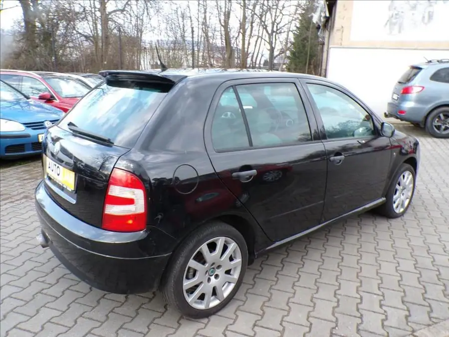 Škoda Fabia 1,9 TDI RS 96kW — Zezadu zprava