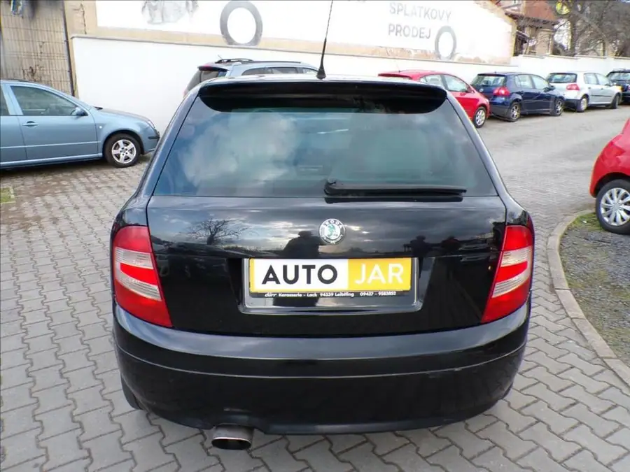 Škoda Fabia 1,9 TDI RS 96kW — Zezadu zleva