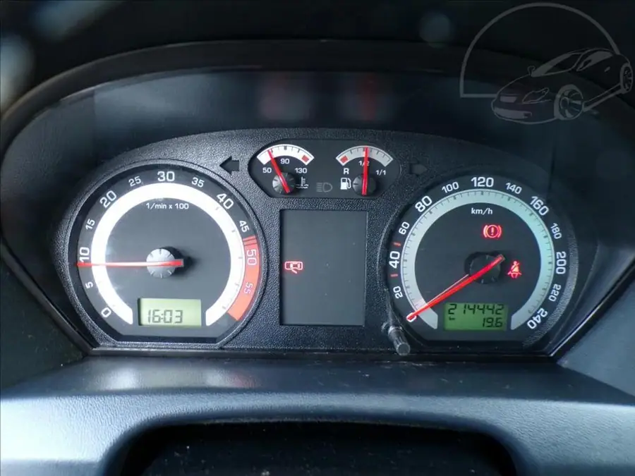 Škoda Fabia 1,9 TDI RS 96kW — Přístrojový štít se stavem tachometru