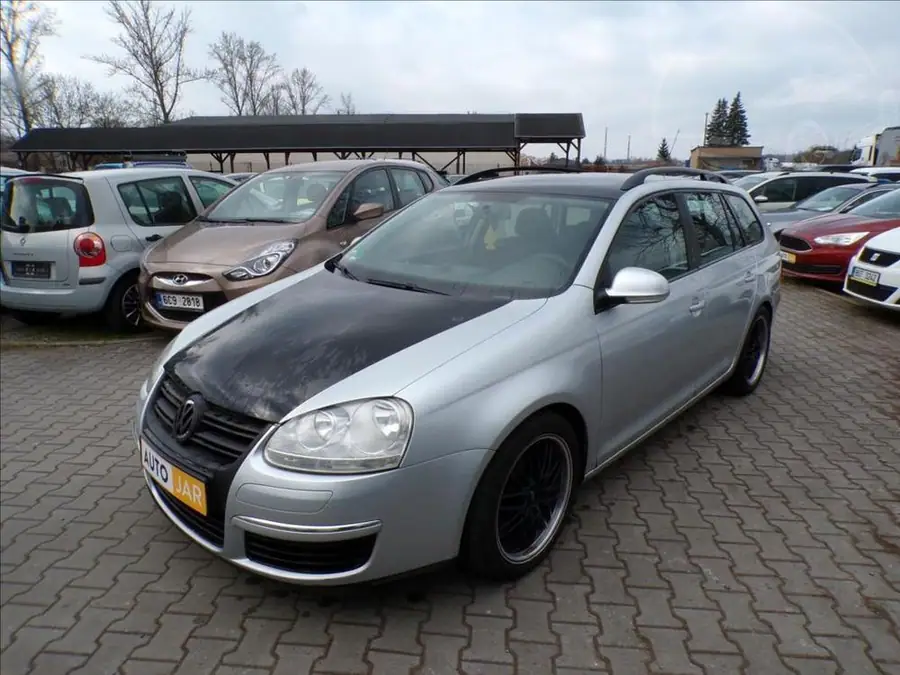 Volkswagen Golf 1,9 TDI — Zepředu zblízka