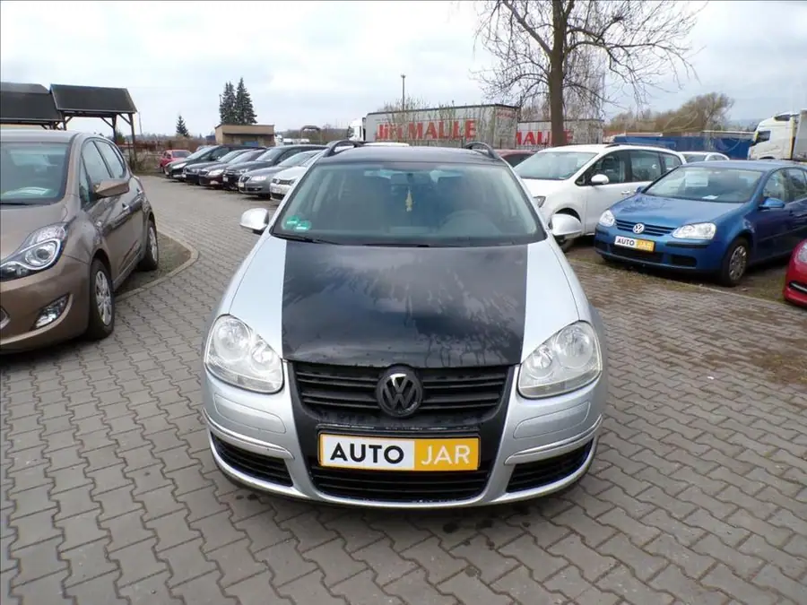 Volkswagen Golf 1,9 TDI — Čelní pohled