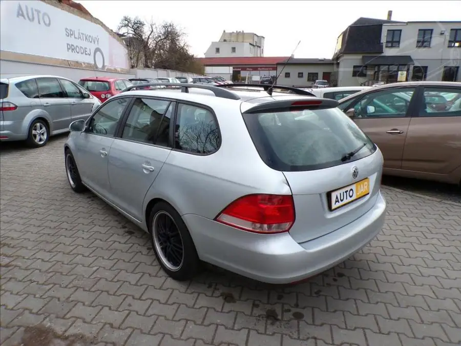 Volkswagen Golf 1,9 TDI — Zezadu zprava