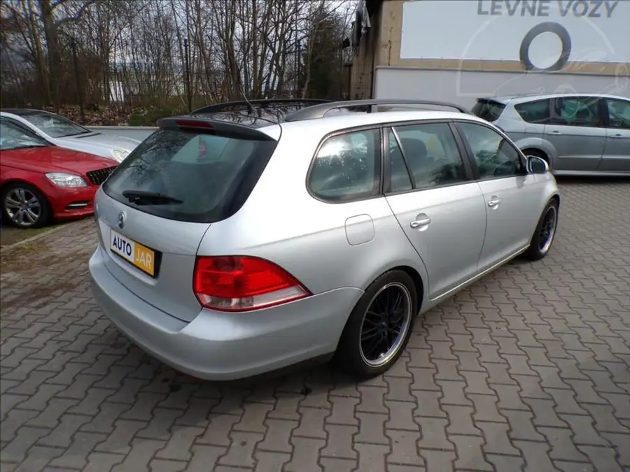 Volkswagen Golf 1,9 TDI — Zezadu zleva