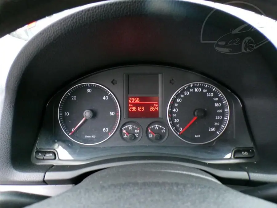 Volkswagen Golf 1,9 TDI — Přístrojový štít se stavem tachometru