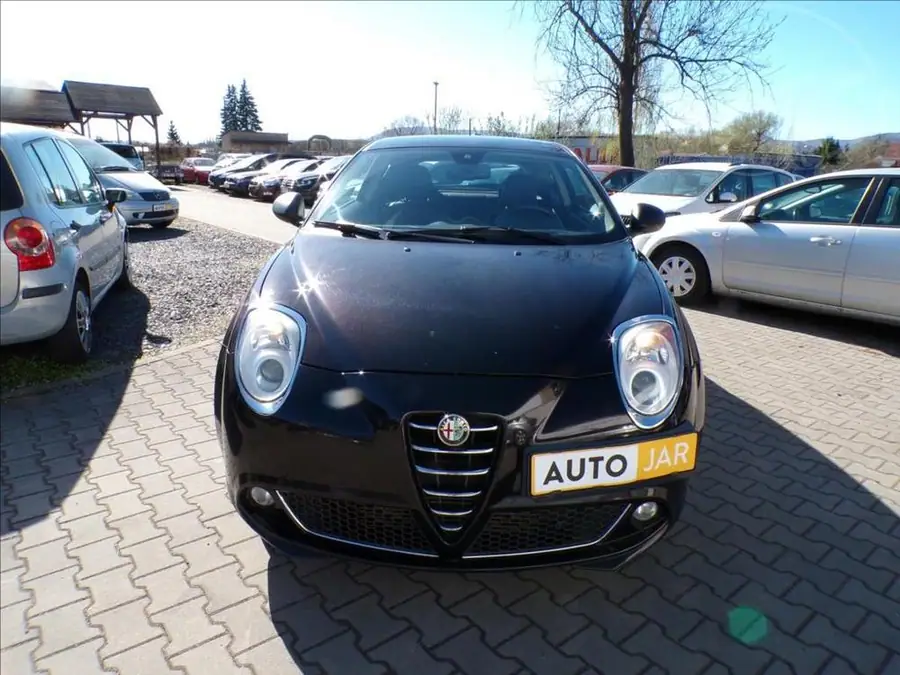 Alfa Romeo Mito 1,6 JTD 88KW  NAVI,KŮŽE,SER.KNIHA — Čelní pohled