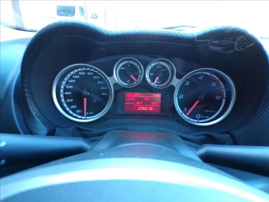 Alfa Romeo Mito 1,6 JTD 88KW  NAVI,KŮŽE,SER.KNIHA — Interiér — palubní deska