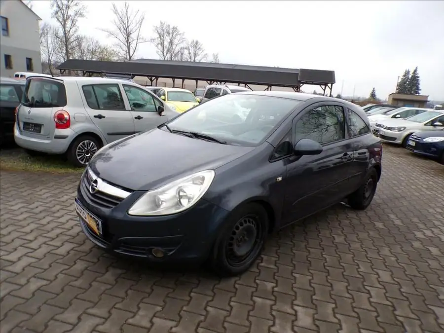 Opel Corsa 1,2 16V  KLIMA — Zepředu zblízka