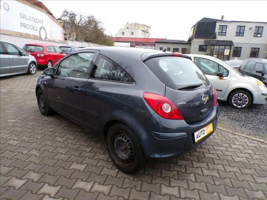 Opel Corsa 1,2 16V  KLIMA — Zezadu zprava