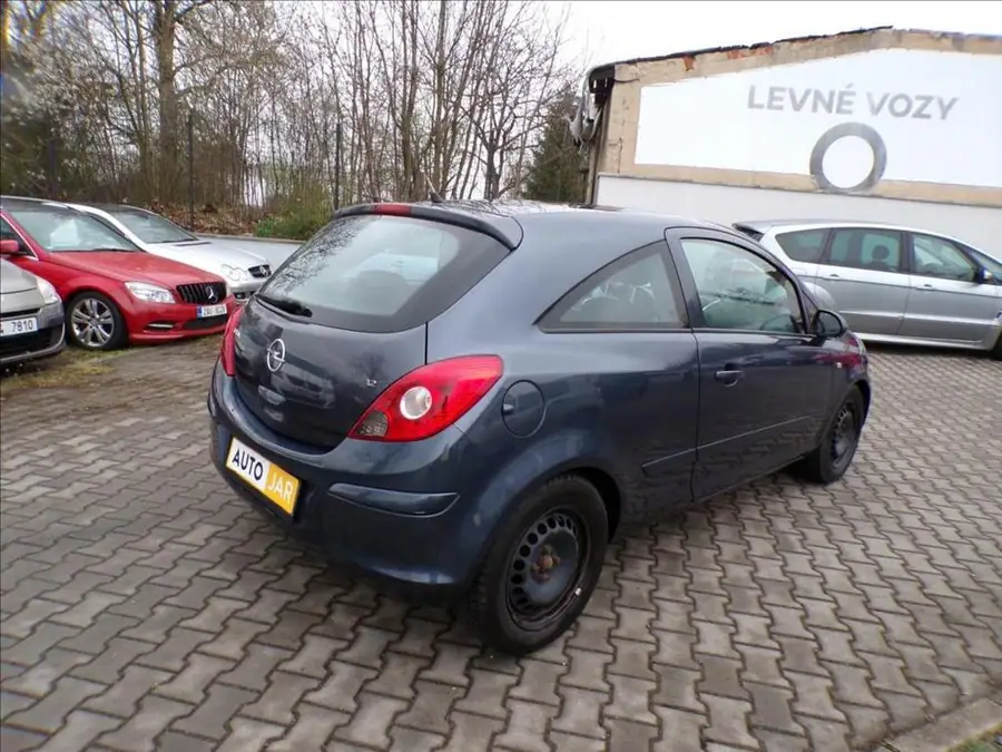 Opel Corsa 1,2 16V  KLIMA — Zezadu zleva