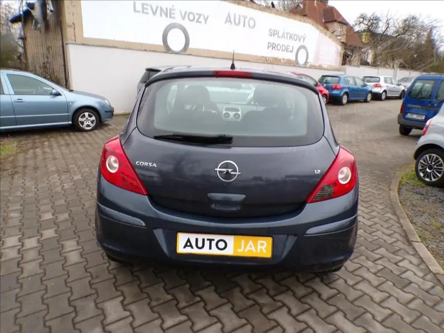 Opel Corsa 1,2 16V  KLIMA — Zadní pohled