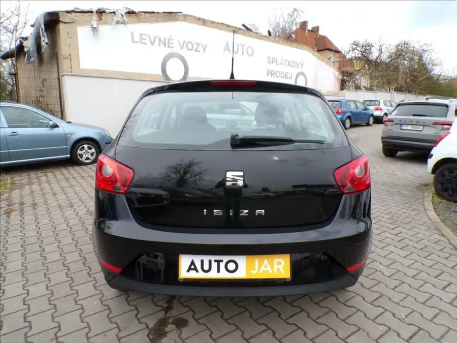 Seat Ibiza 1,4 16V  NAVI,DIGI.KLIMA,SERVISKA — Zadní pohled