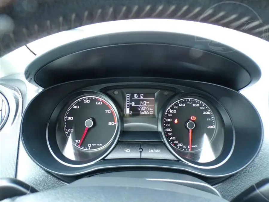 Seat Ibiza 1,4 16V  NAVI,DIGI.KLIMA,SERVISKA — Přístrojový štít se stavem tachometru