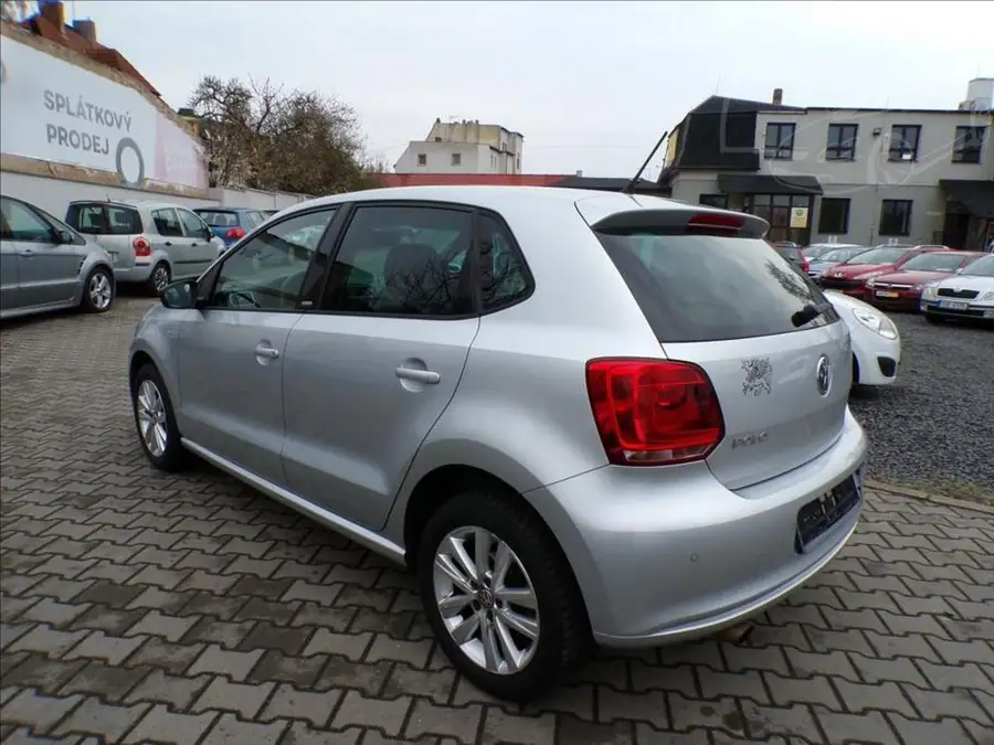 Volkswagen Polo 1,2 TSI-77KW  DIGI.KLIMA — Zezadu zprava