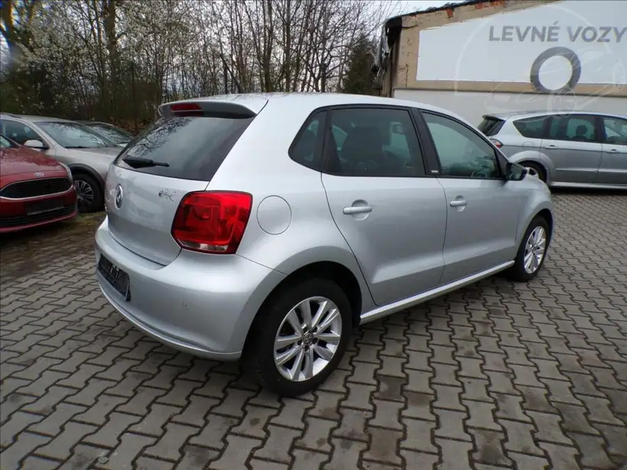 Volkswagen Polo 1,2 TSI-77KW  DIGI.KLIMA — Zezadu zleva